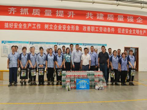 炎炎夏季，市总工会送清冷，丝丝关爱暖人心