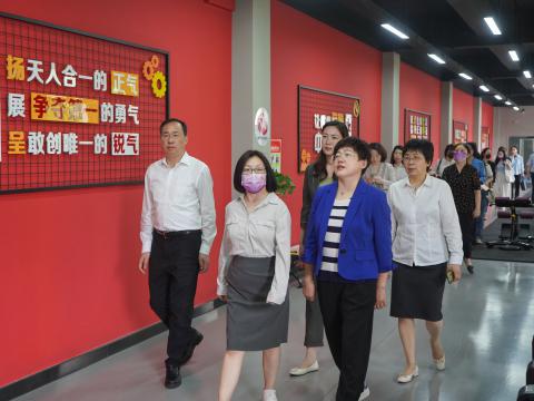 全国总工会女职工部光临5001拉斯维加斯电气调研女职工工作