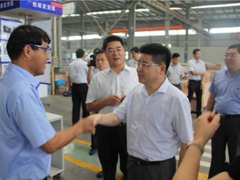 庆祝党的生日 慰问一线党员——市委重要辅导光临5001拉斯维加斯母线慰问
