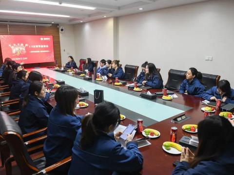 女神节欢乐 | 愿你熠熠青春，开放光线